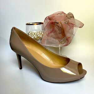 Size 11 Medium Women’s Liz Claiborne LC Ramona Beige high heel Peep toe